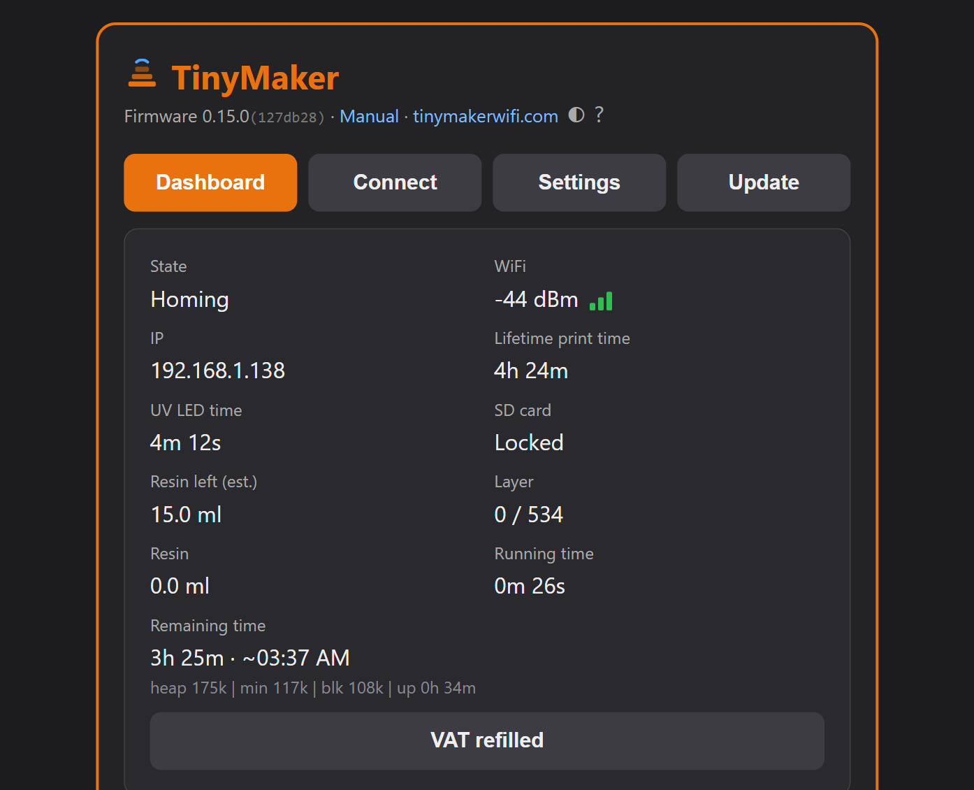 The dashboard while printing: status with remaining time and finish-time estimate, print controls and the live 3D progress render